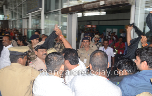 Eggs thrown at Ramya